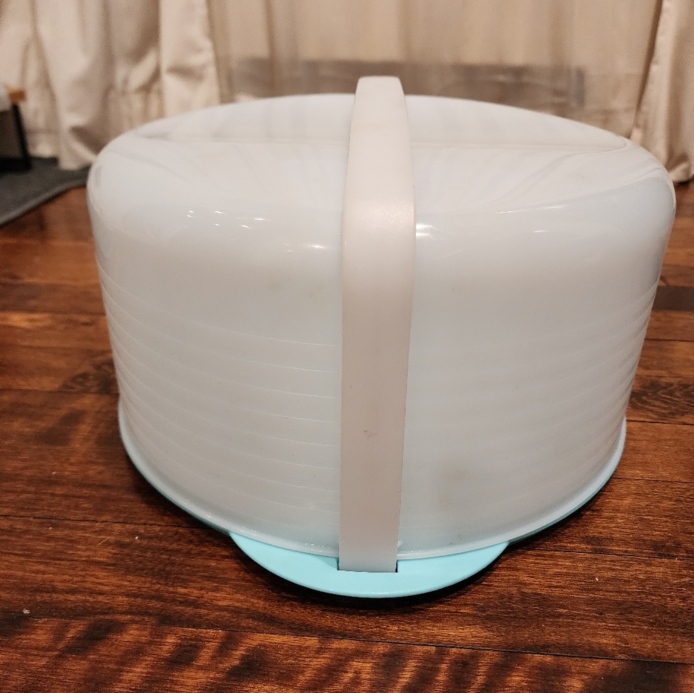 Tupperware Round Cake Taker/Carrier - - Picture 5 of 7